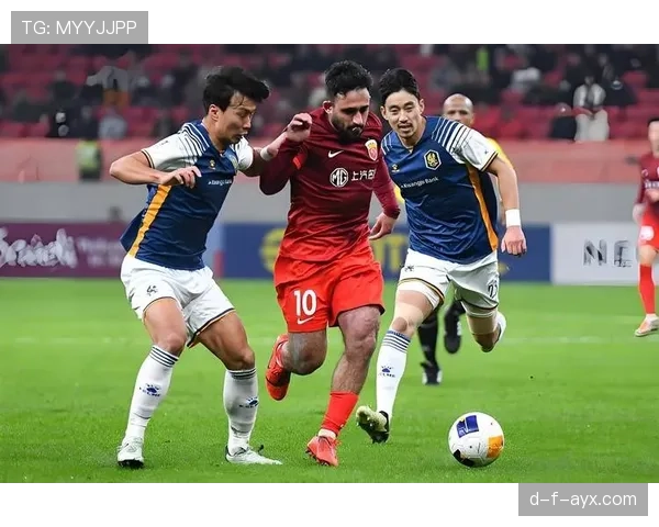 埃因霍温边路进攻锐不可当，状态回升助球队再攀高峰