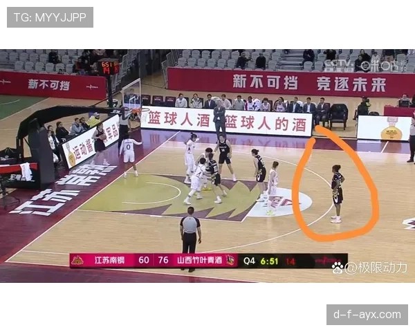 戴维斯联赛表现抢眼，引爆媒体关注与球迷热议