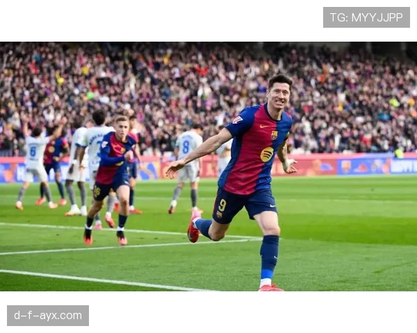 莱万多夫斯基因腿筋不适,巴萨队医调整训练计划助其状态恢复 莱万多夫斯基因腿筋不适,巴萨队医调整训练计划助其状态恢复