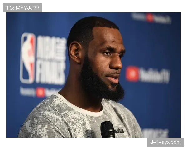 辛德胡上场像战士，下场像奢侈品代言人，这反差让我默默删了购物车